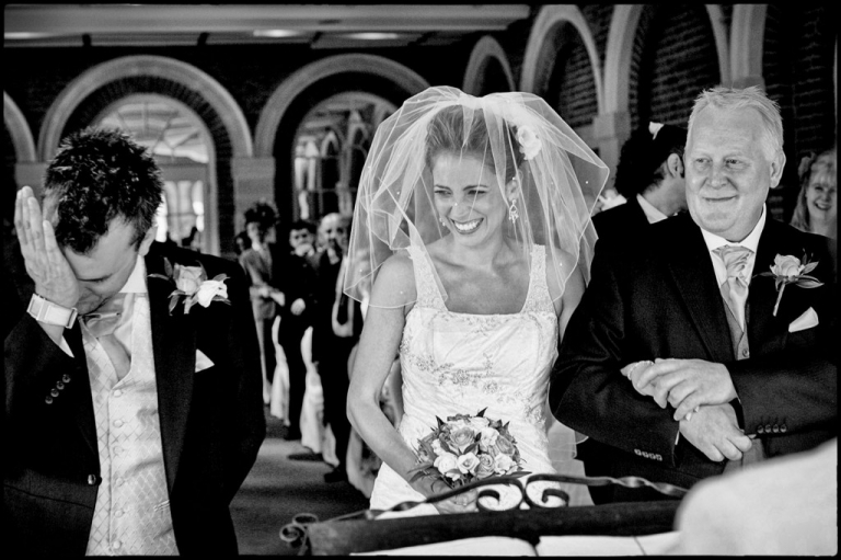 storytelling wedding photography : the groom when he sees the bride for the first time.