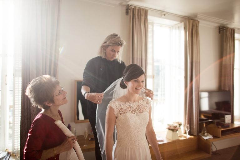 bride having her veil put on